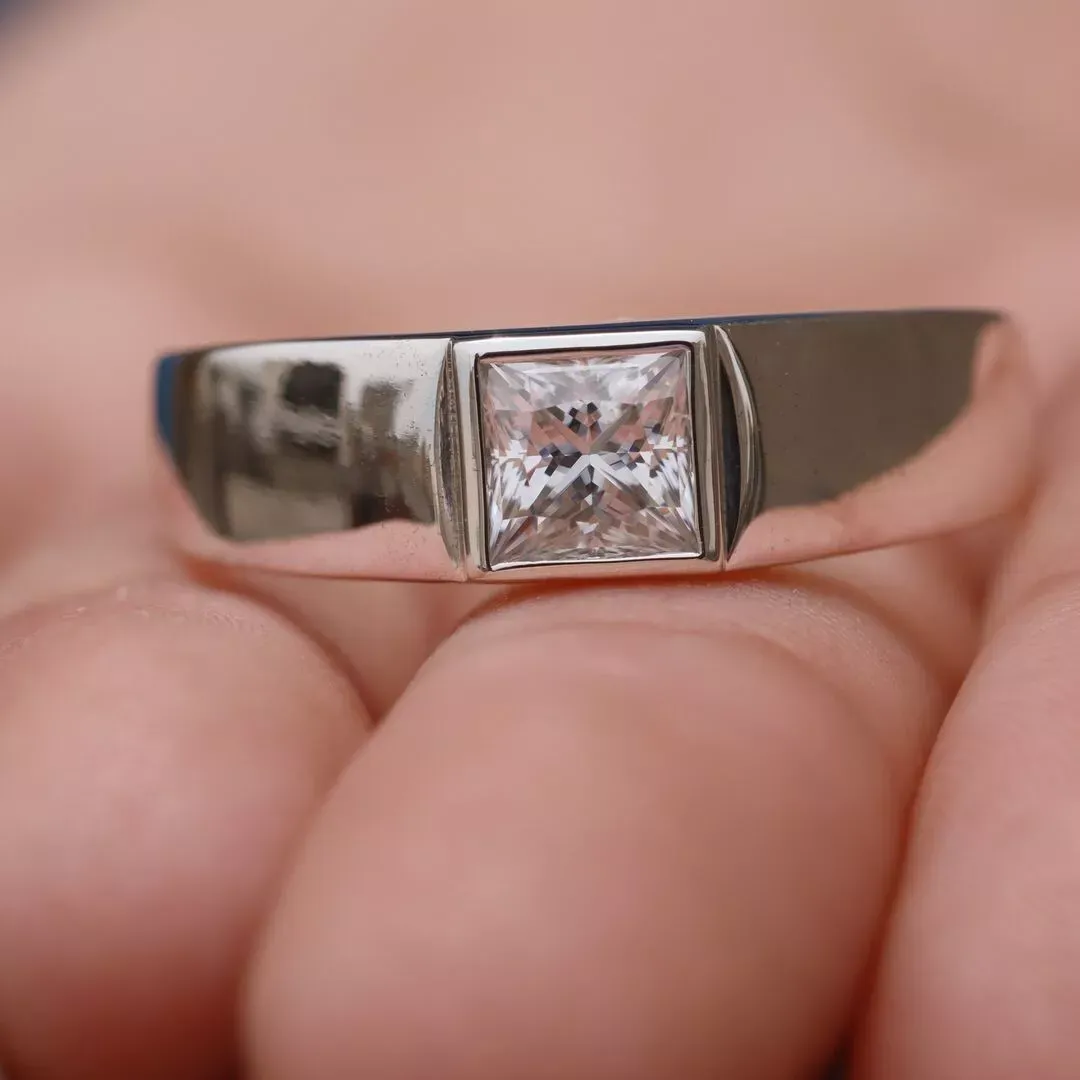 /public/photos/live/Princess Cut Moissanite Bezel Set Man's Engagement Ring 594 (5).webp